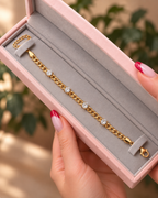 Gold-Tone Curb Chain Bracelet with Four Clear Stones سوار بسلسلة مترابطة بلون ذهبي وأربعة أحجار شفافة