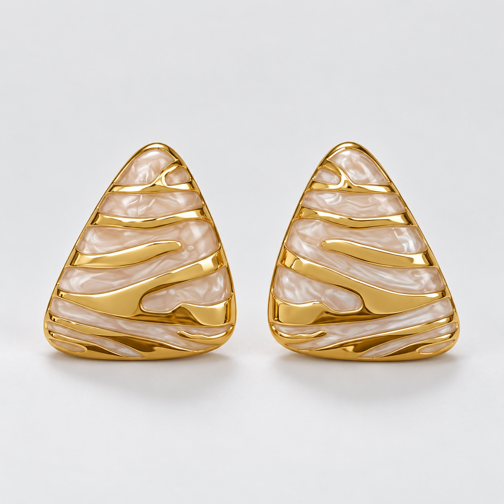Pearlescent Cream Triangle Earrings with Gold-Tone Stripes أقراط مثلثة باللون الكريمي اللؤلؤي مع خطوط ذهبية