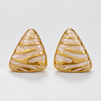 Pearlescent Cream Triangle Earrings with Gold-Tone Stripes أقراط مثلثة باللون الكريمي اللؤلؤي مع خطوط ذهبية