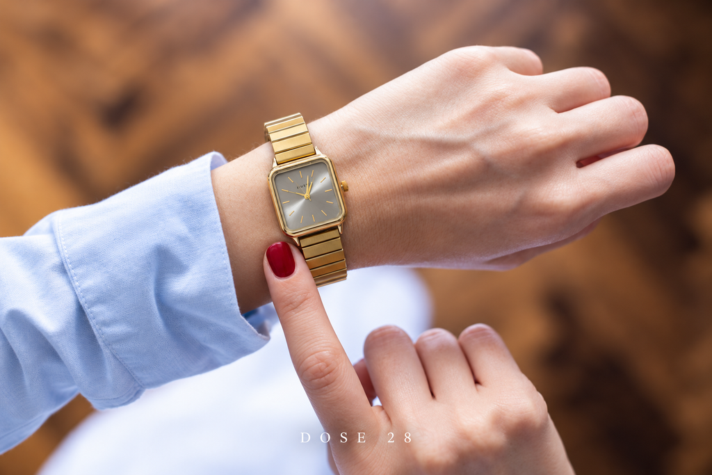 ساعة المينا الرمادي المستطيلة Gray Dial Rectangular Gold-Tone Watch