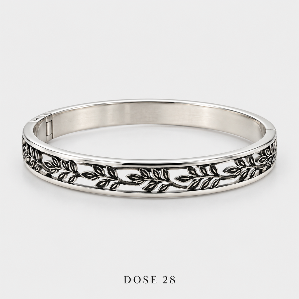 Silver-Tone Leaf Bangle أسوارة الأوراق الفضية