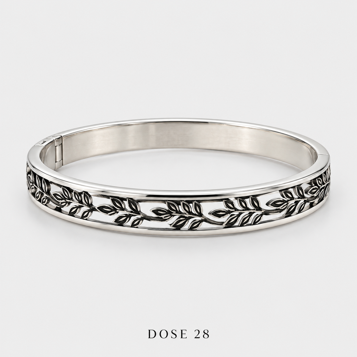 Silver-Tone Leaf Bangle أسوارة الأوراق الفضية