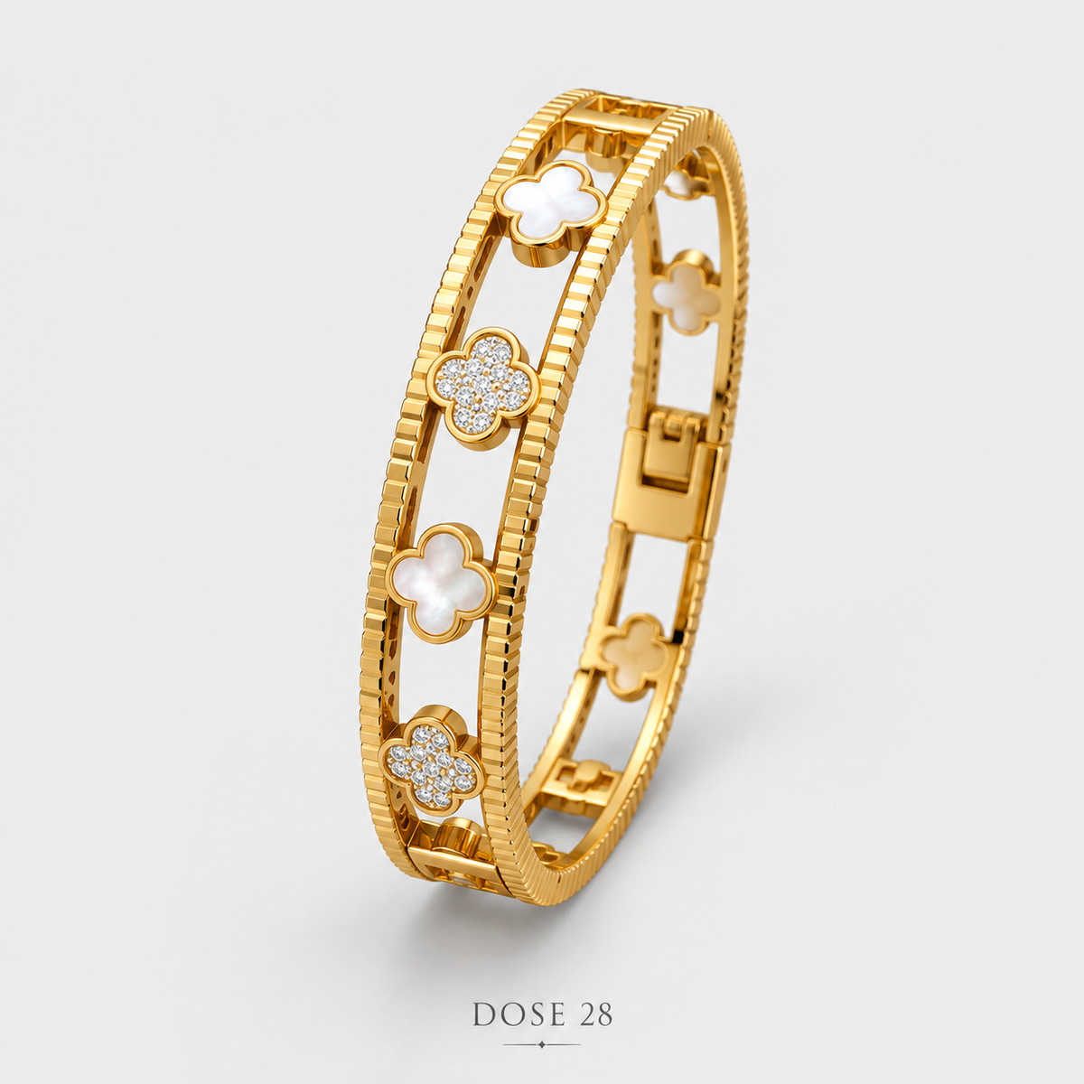 أسوارة الكلوفر البيضاء   White Clover Gold-Tone Bangle